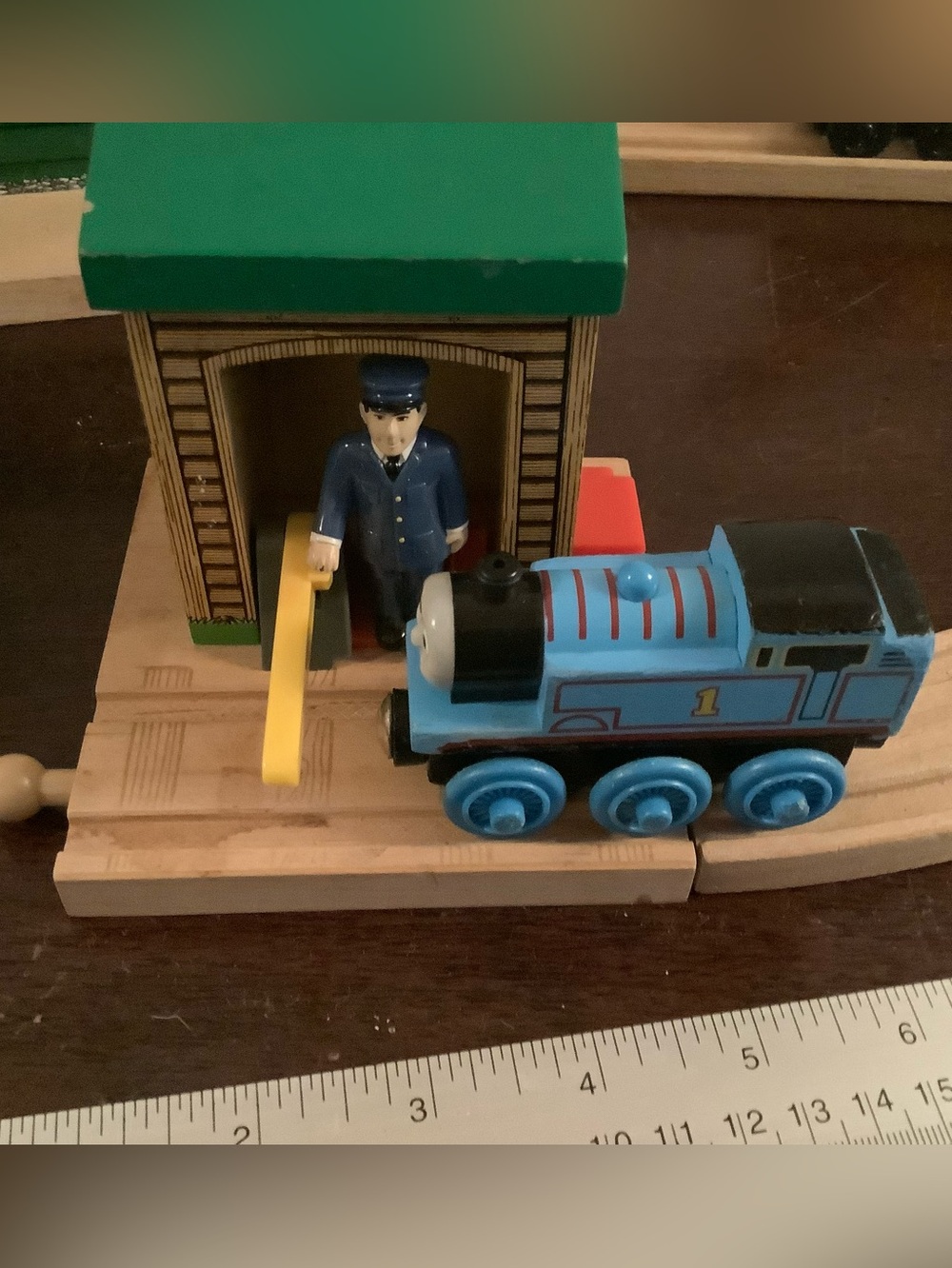 Vintage Y2K Conductor’s Shed Thomas Wooden Railway 2001